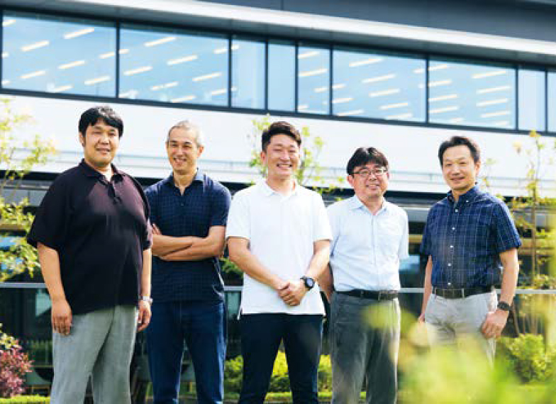 [ Image ] (From left) Jun Ushiyachi, Tateshi Kikuchi, Kazushi Nakai, Motoki Takata, and Andi Lugito