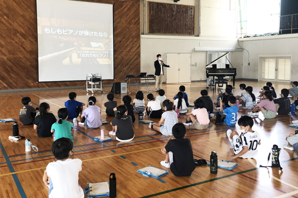 [Photo] Class at school on Yamaha’s musical instruments and services